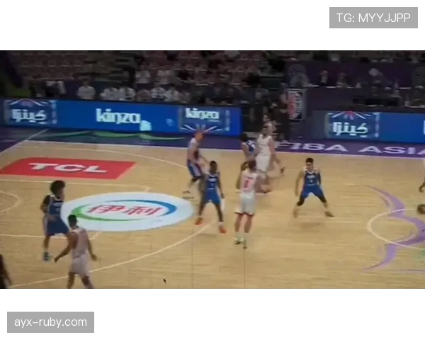 在NBA和FIBA比赛中，防守三秒违例是如何判罚的？